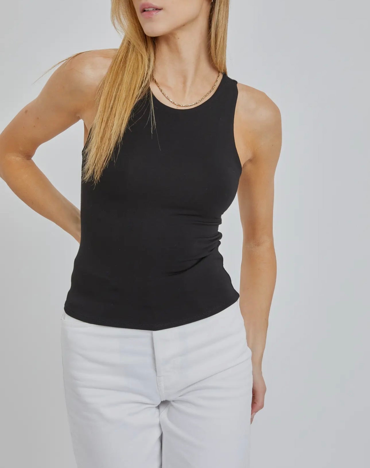 ROUND HIGH NECK BASIC